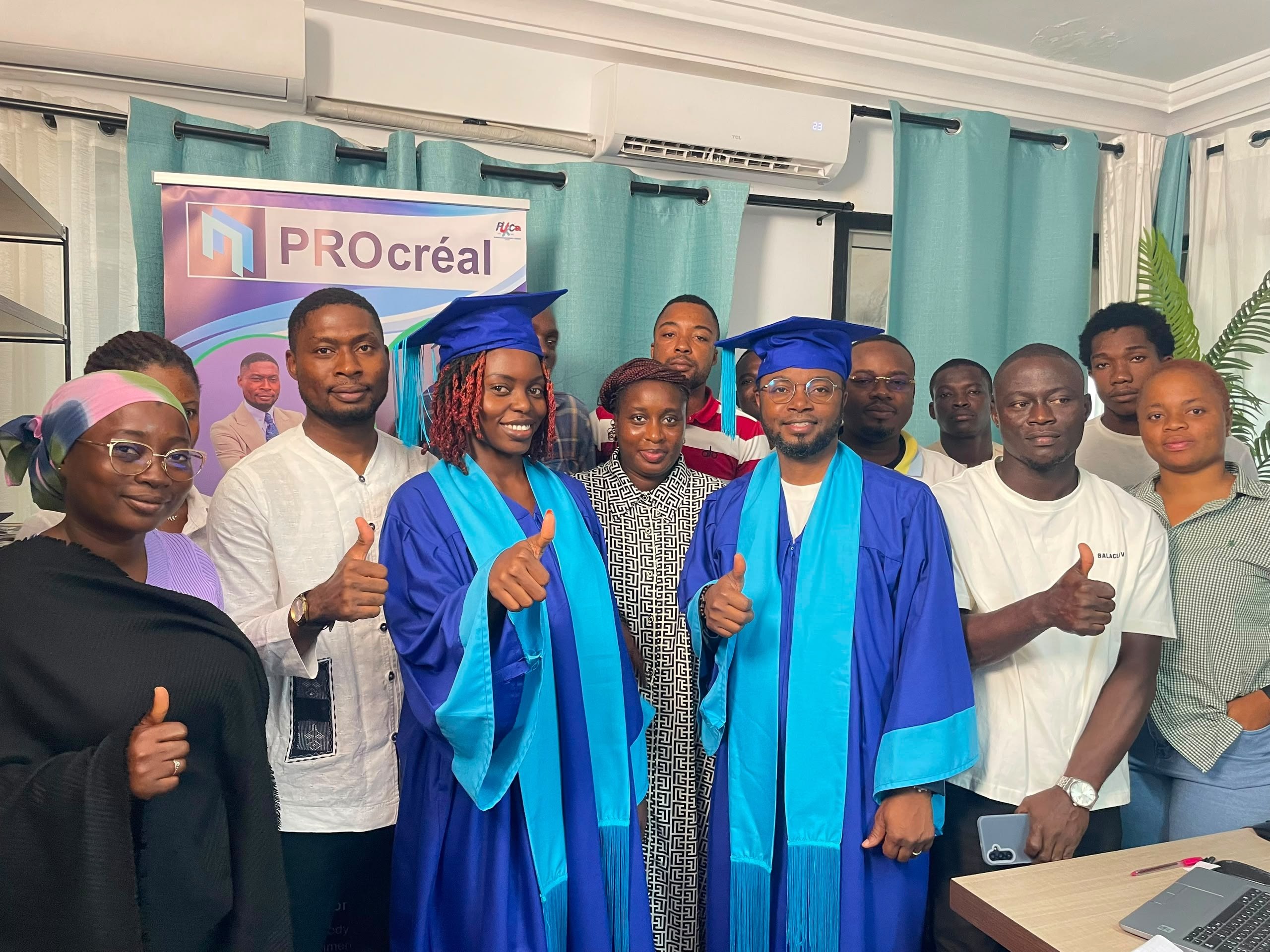 Photo de groupe — équipe et diplômés